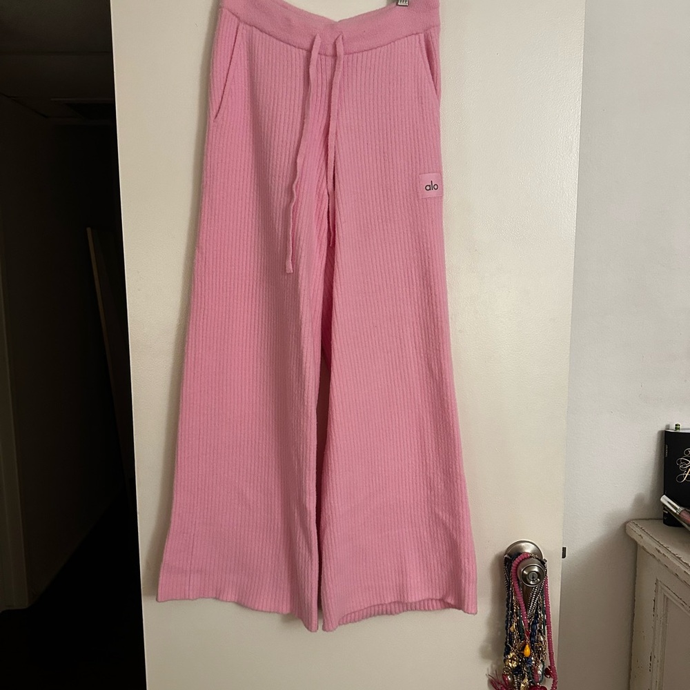 ALO Yoga Pink Sweatpants with Drawstring Waist